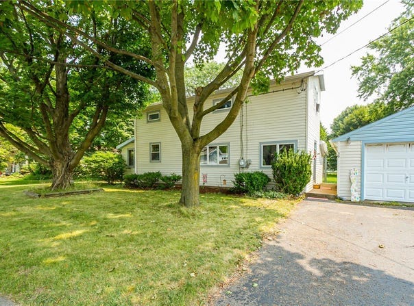 39 South Ave, East Bloomfield, NY 14469