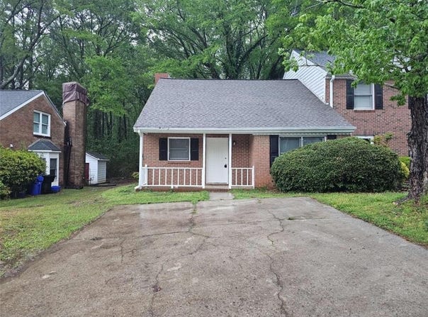 200 Williamsburg Way, Fayetteville, GA 30214