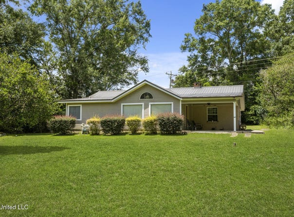 109 Charwood Drive, Poplarville, MS 39470