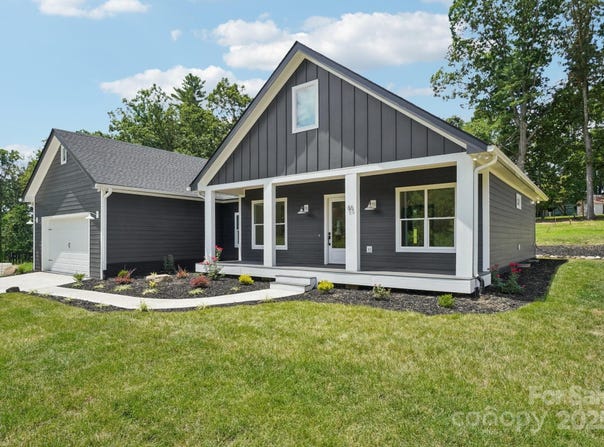 86 Point Hope Lane, Hendersonville, NC 28792
