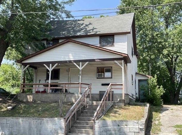 218 Cottage Street, Cadillac, MI 49601