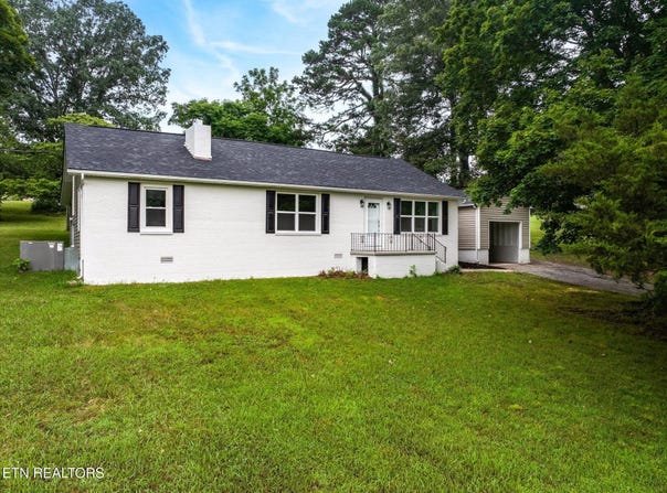3803 Strong Rd, Mascot, TN 37806