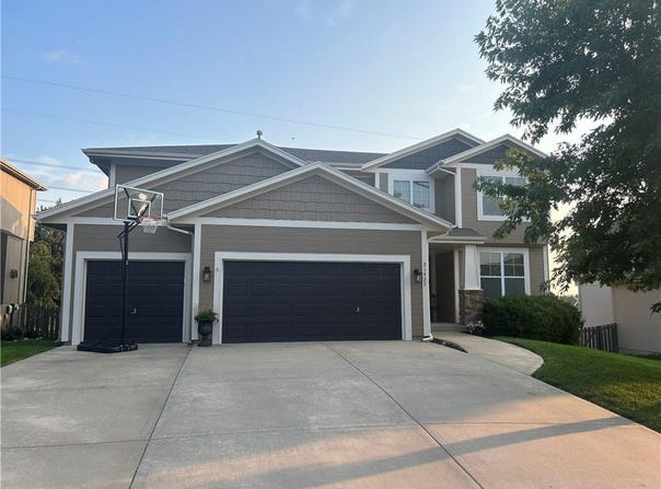 21927 W 96th Street, Lenexa, KS 66220