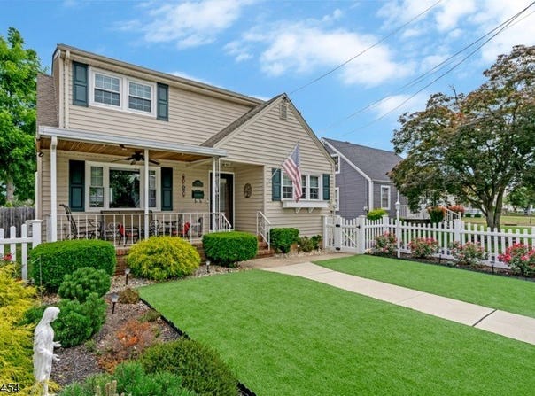 229 Harris Ave, Middlesex Boro, NJ 08846-1908