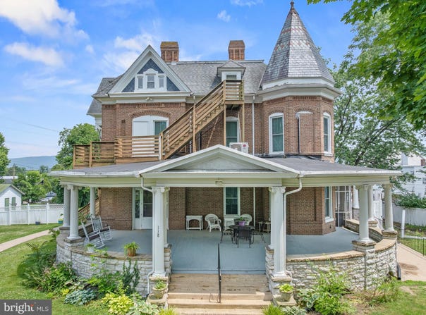 118 N MUHLENBERG STREET, WOODSTOCK, VA 22664