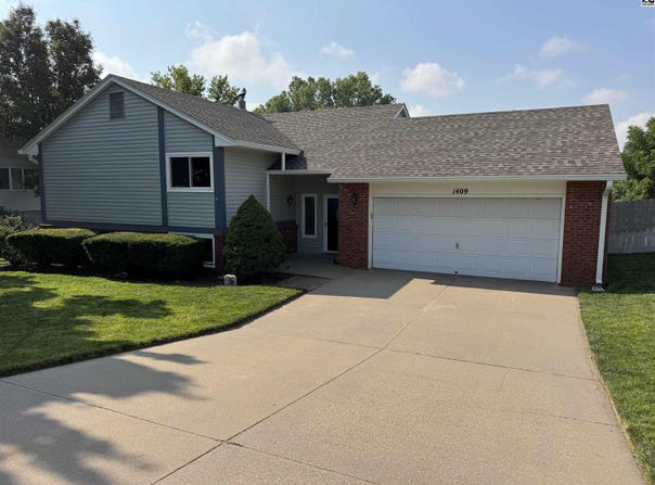 1409 Riverview Rd, Pratt, KS 67124