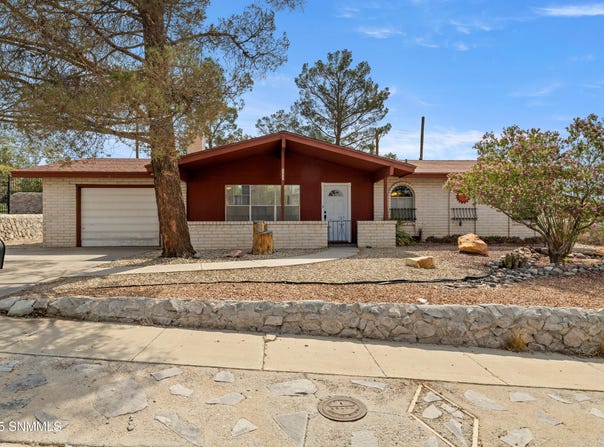 2722 Crestview Drive, Las Cruces, NM 88011