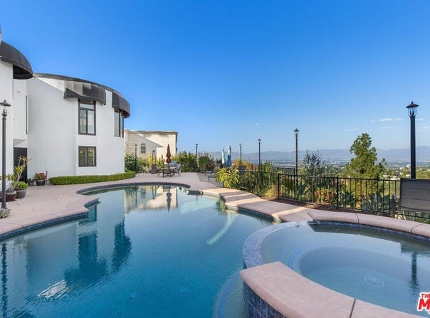 16894 Encino Hills Dr, Encino, CA 91436