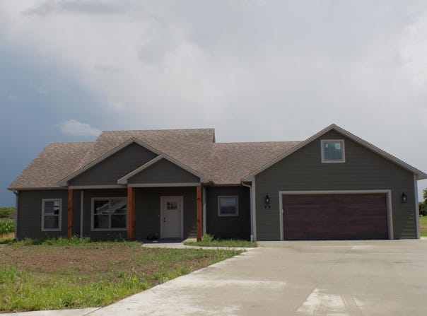 14 CARNIVAL LN, CENTRALIA, MO 65240