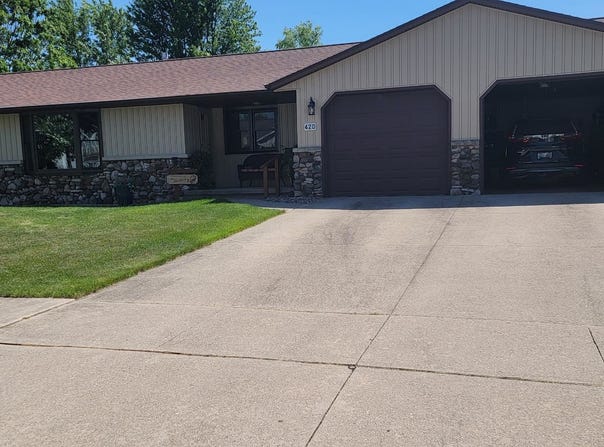 420 S GOOD HOPE ROAD, DE PERE, WI 54115