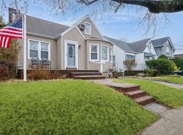 118 Kamda Boulevard, New Hyde Park, NY 11040