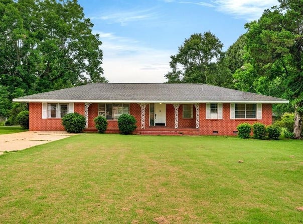 301 Jacobs St, Poplarville, MS 39470