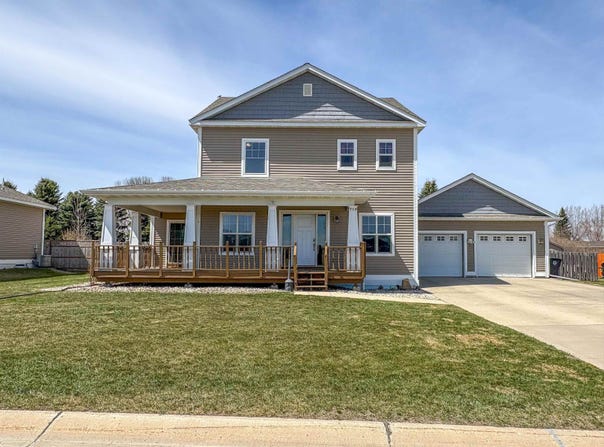 904 3rd St, Stanley, ND 58784