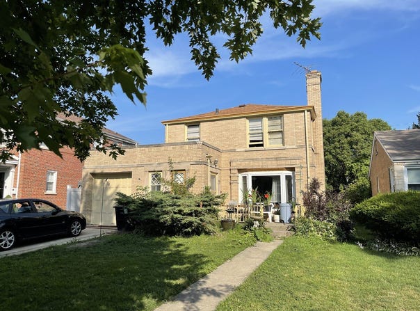 6131 N Leader Avenue, Chicago, IL 60646