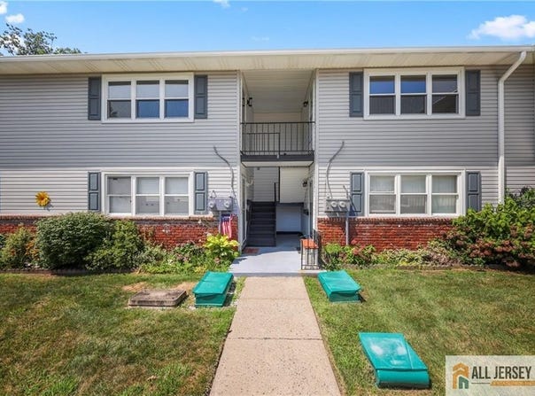 6 Indiana Court, Old Bridge, NJ 07747