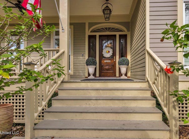 207 Washington Avenue, Ocean Springs, MS 39564