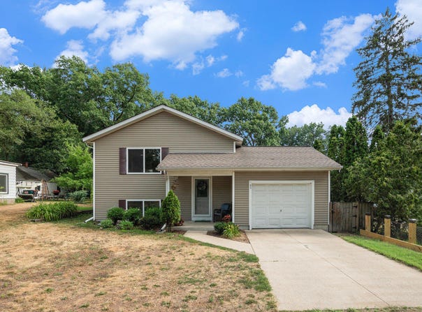 80 Vander Veen Avenue, Holland, MI 49424
