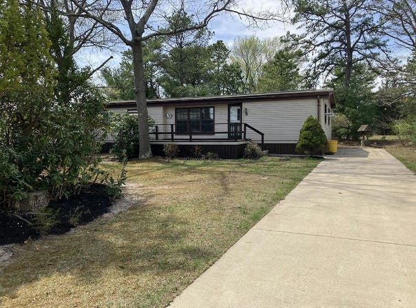 5 SUSAN DR., Barnegat, NJ 08005