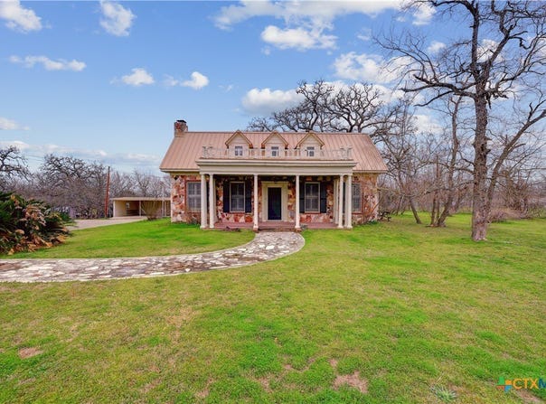 222 Myrtle Avenue, Luling, TX 78648