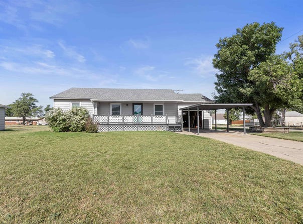 600 S 3rd St, Bushton, KS 67427