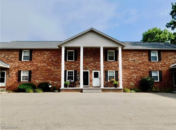 1246 W Maple Street unit: 4A, North Canton, OH 44720
