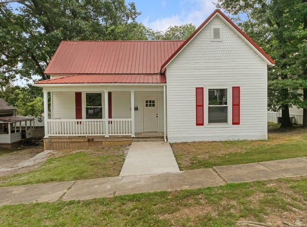 409 N 3rd St, Central City, KY 42330