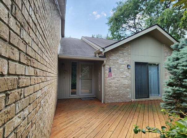 4125 Foxpointe Drive, West Bloomfield, MI 48323