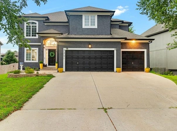 21213 W 113th Place, Olathe, KS 66061