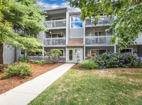 2209 Franklin Crossing Rd, Franklin, MA 02038