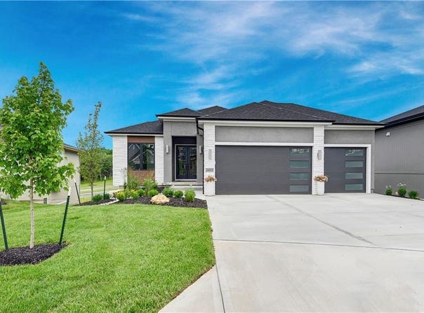 24909 W 98th Place, Lenexa, KS 66227