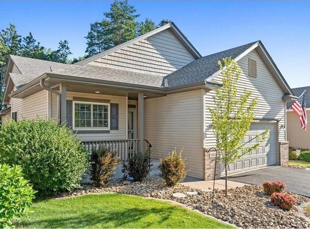 1181 Sterling Circle N, Maplewood, MN 55119