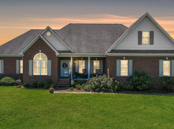 115 Hunters Walk Lane, Clinton, NC 28328
