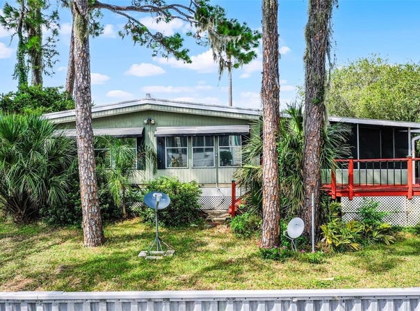 192 PALM MEADOWS DRIVE, EUSTIS, FL 32726