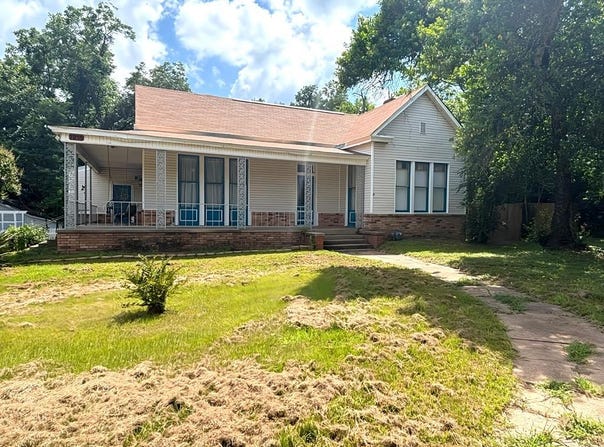 1915 Northtown, Palestine, TX 75803
