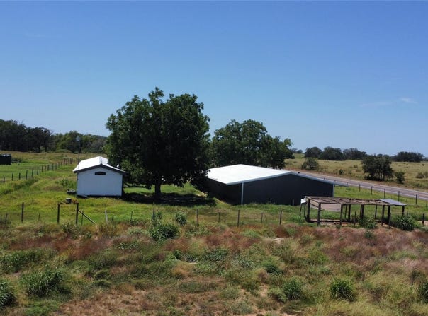 5213 Us Highway 90, Waelder, TX 78959