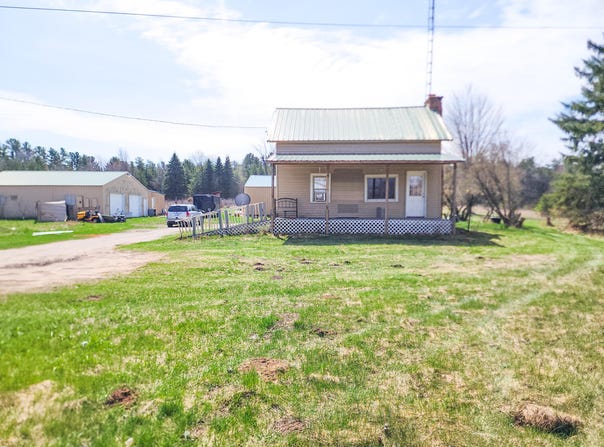 17535 18 Mile Road, Leroy, MI 49655