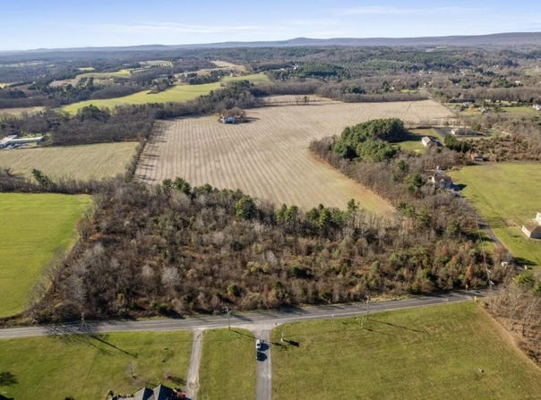 2 Weir Lake Road, Effort, PA 18330