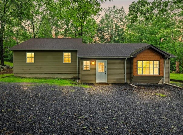 1572 Gardner Road, Stroudsburg, PA 18360