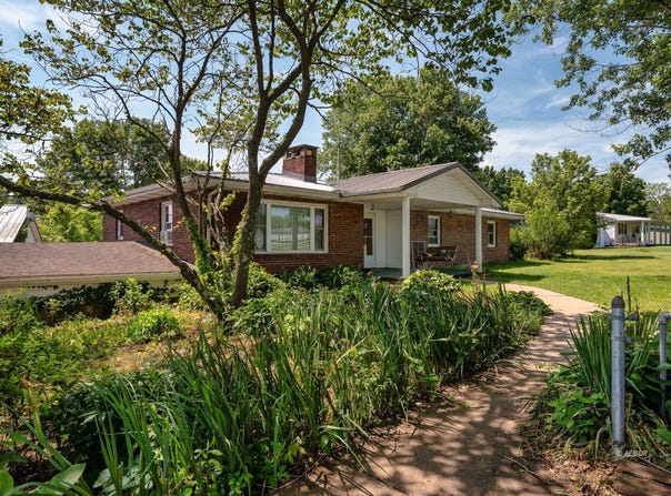 1416 Brick School Rd., Gallipolis, OH 45631