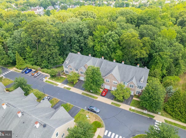 8 AMBER DRIVE, OLD BRIDGE, NJ 08857