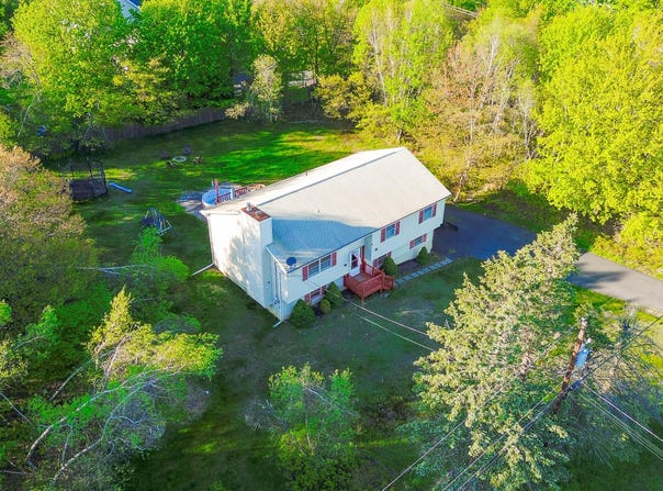 2083 Sun Valley Drive, Blakeslee, PA 18610