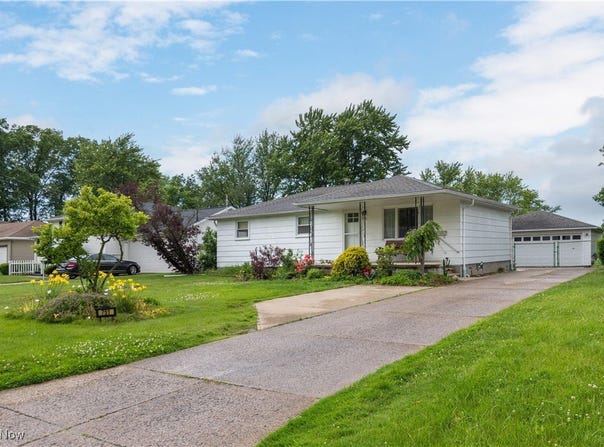 751 W Martin Avenue, Amherst, OH 44001
