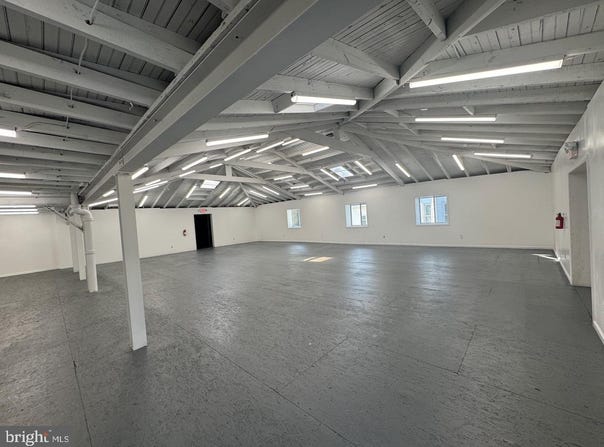 1 W BROAD AVENUE W, BERLIN, NJ 08009