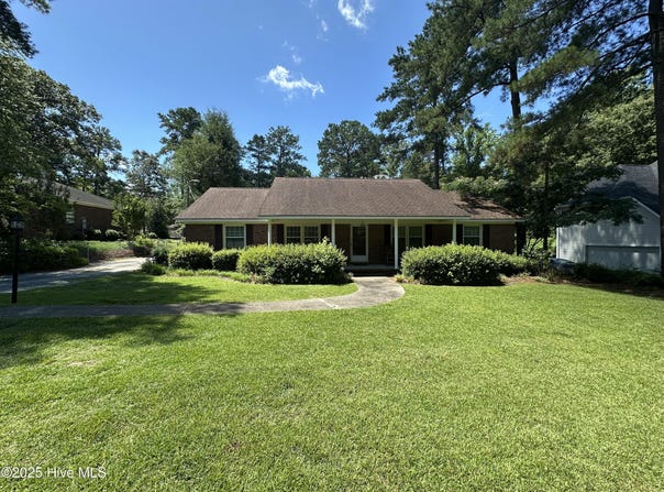 12760 S Pine Villa Drive, Laurinburg, NC 28352