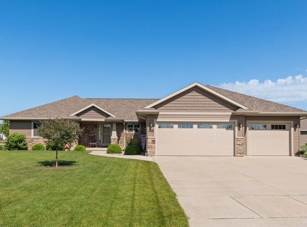 1796 APPLEWOOD Drive, DE PERE, WI 54115