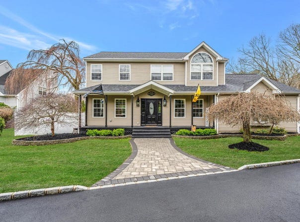 6 Premier Court, Port Jefferson Station, NY 11776