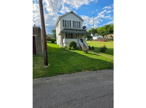 1013 Howell St, Vandergrift, PA 15690