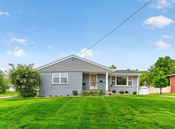 7323 Maple Drive, Urbandale, IA 50322