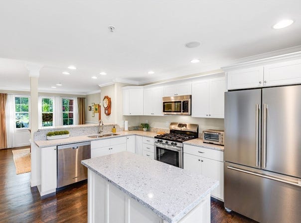 4 Derby Lane, Salisbury, MA 01950