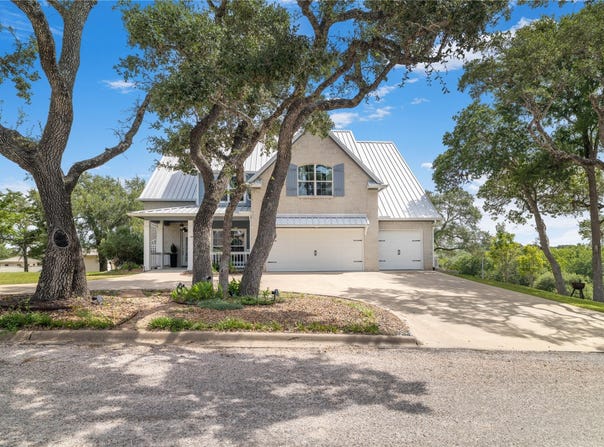 111 Kathleen Ave, La Grange, TX 78945